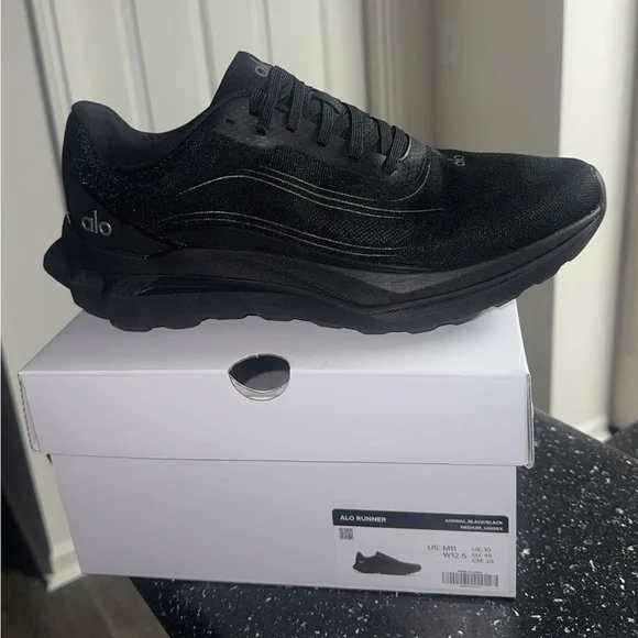 Alo Recovery Mode Sneaker - Picture 1 of 3